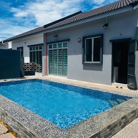 Villa Pool Kepala Batas Kampong Hilir  Esterno foto