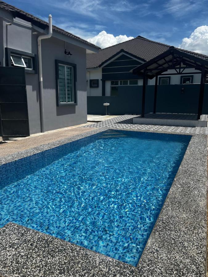 Villa Pool Kepala Batas Kampong Hilir  Esterno foto