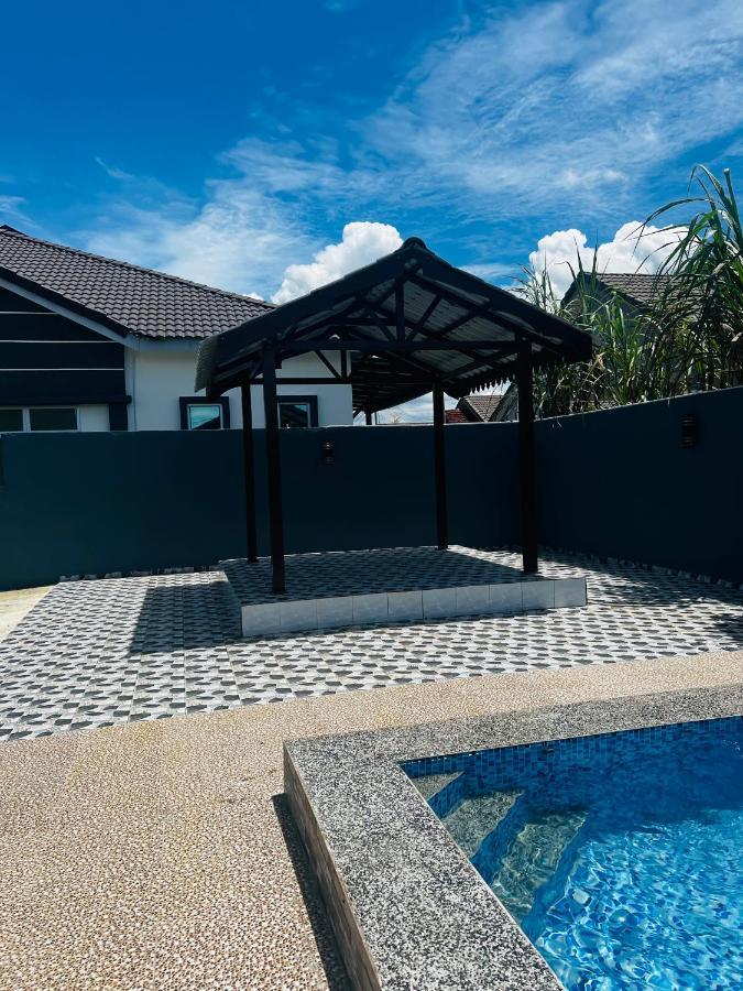 Villa Pool Kepala Batas Kampong Hilir  Esterno foto