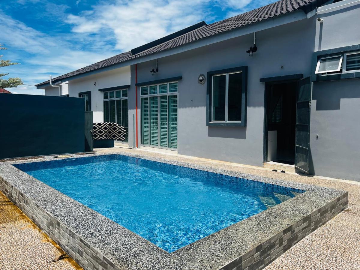 Villa Pool Kepala Batas Kampong Hilir  Esterno foto